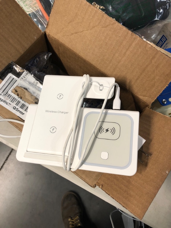Photo 1 of 3in1 wireless charger
