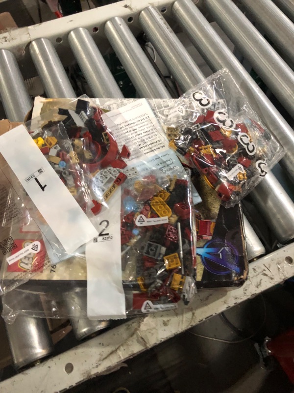 Photo 2 of LEGO Marvel The Hulkbuster: The Battle of Wakanda 76247, Action Figure, Buildable Toy with Hulk Bruce Banner Minifigure, Avengers: Infinity War Set for Kids