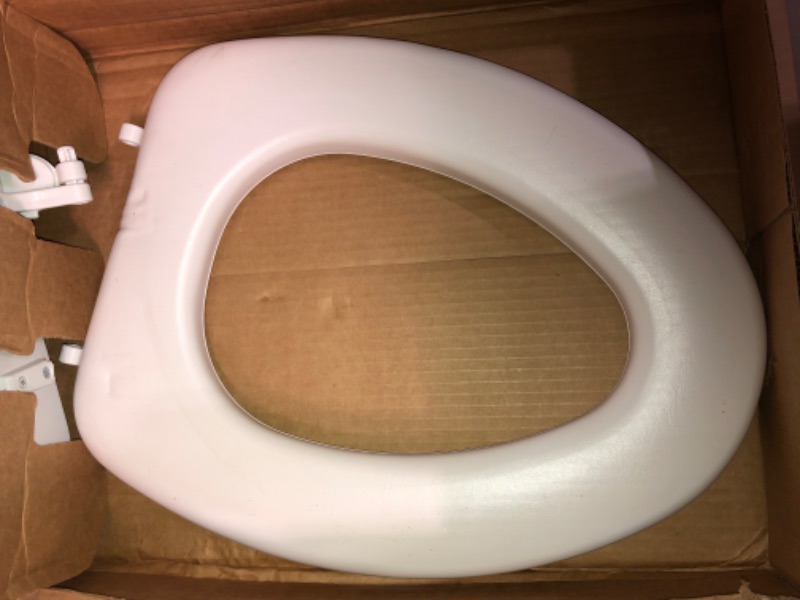 Photo 3 of -USED-Mayfair 115EC 000 Soft Easily Removes Toilet Seat, 1 Pack Elongated - Premium Hinge, White 1 Pack Elongated - Premium Hinge White