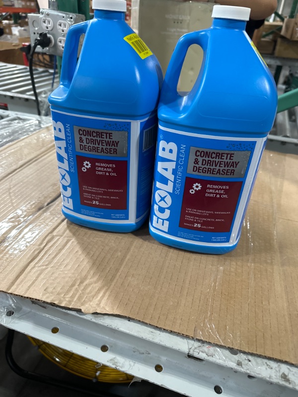 Photo 2 of ECOLAB Concrete and Driveway Degreaser (1 Gal) (2)