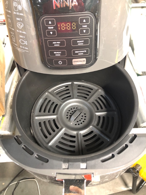 Photo 4 of [FOR PARTS]
Ninja AF101 Air Fryer that Crisps, Roasts, Reheats, & Dehydrates