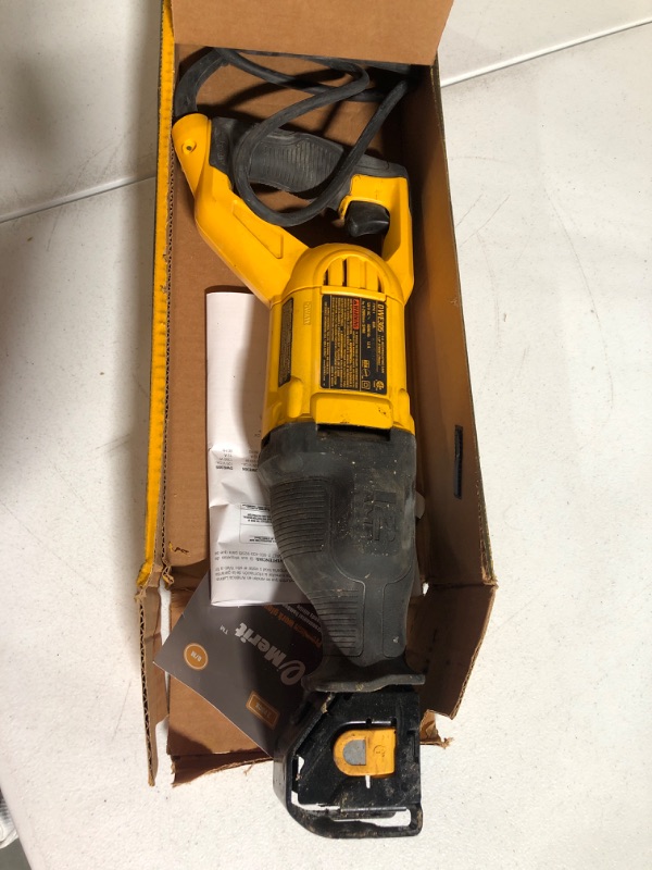 Photo 2 of ** USED ** DEWALT DWE305 12 Amp Corded Reciprocating Saw with DWA4101 Bi-Metal 2X Reciprocating Saw Blade Set, 8-Piece Saw + 8pc 2X Blade Set