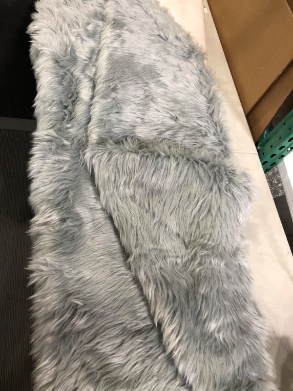 Photo 2 of [USED] Super Soft Grey Round Faux Fur Area Rugs, 6 X 6 ft