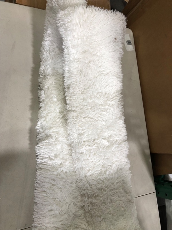 Photo 4 of [USED] RUGTUDER 5x7 Shaggy Area Rug, White Plush 