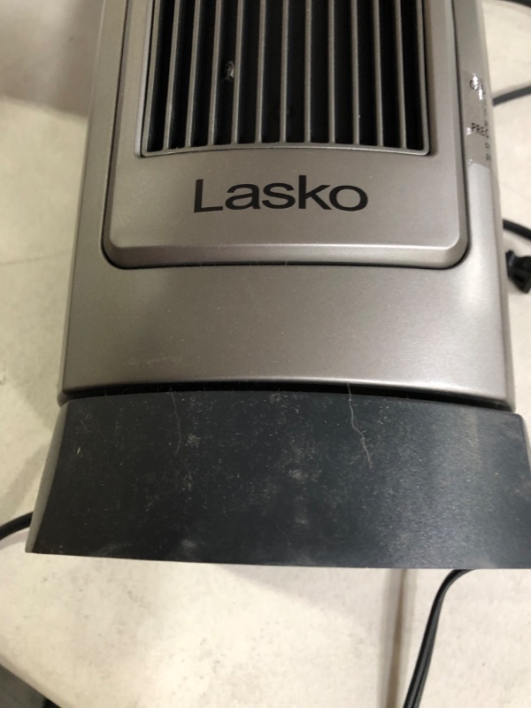 Photo 2 of [USED]Lasko Oscillating Digital Ceramic Tower Heater