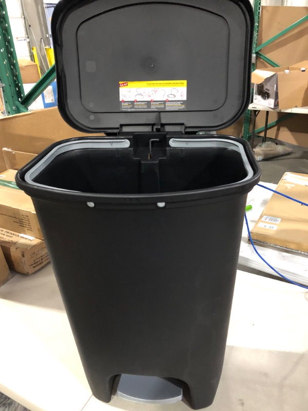 Photo 1 of [USED/DAMAGE] Glad Plastic Step Trash Can - 13 Gallon 
