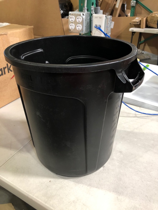 Photo 2 of [USED] BRUTE Trash Can 10G Gray