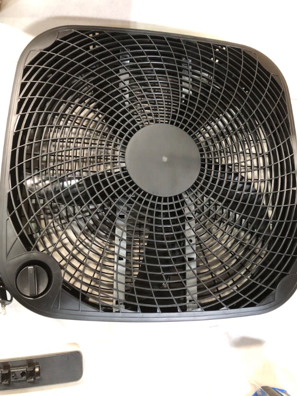 Photo 3 of *NEW* Amazon Basics 3 Speed Box Fan, 20-Inch 20-inch Box Fan