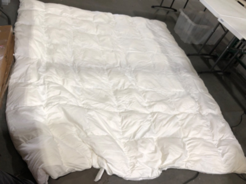 Photo 2 of (USED) APSMILE Full/Queen Size Goose Feathers Down Comforter Duvet Insert - Ultra-Soft All Season Down Comforter Hotel Collection Comforter