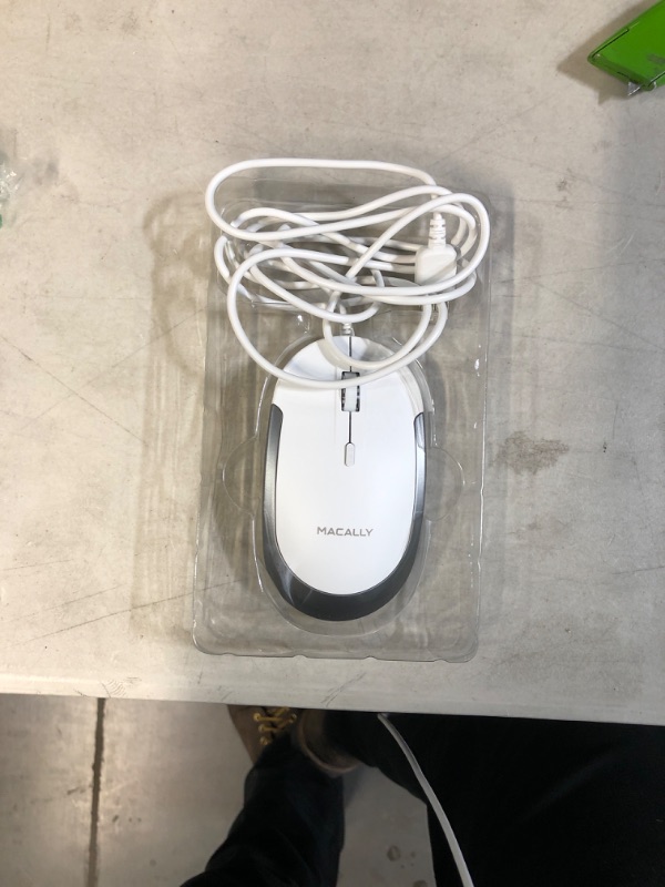 Photo 2 of Macally Silent Wired Mouse - Slim