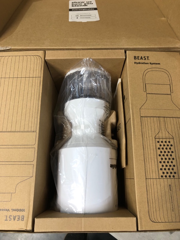 Photo 1 of **SEE NOTES** Beast Blender + Hydration System 1000W White