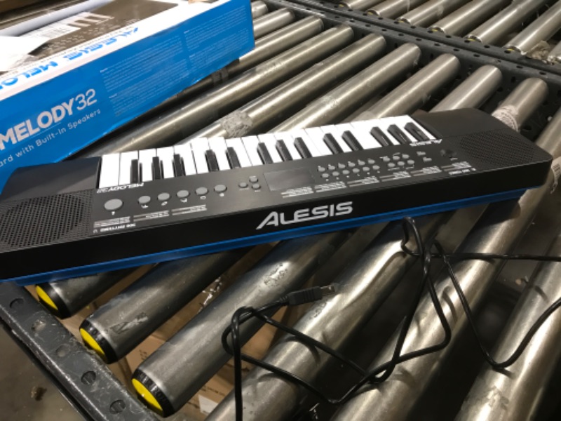 Photo 4 of Alesis Melody 32 and M-Audio HDH40 – Electric Keyboard Digital Piano with 32 Keys, Speakers, USB-MIDI Connectivity, Headphones and Piano Lessons Melody 32 + Headphones