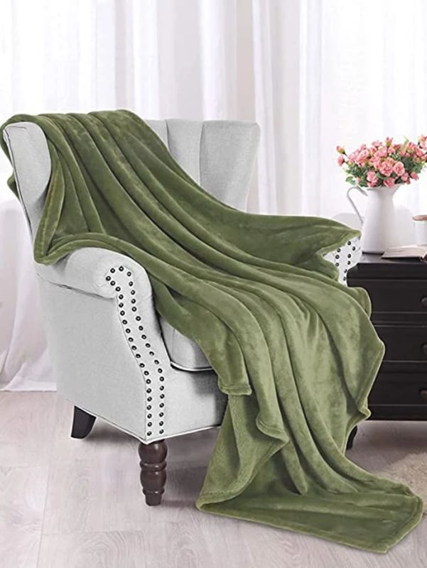 Photo 1 of 1 pc Plain Color Blanket