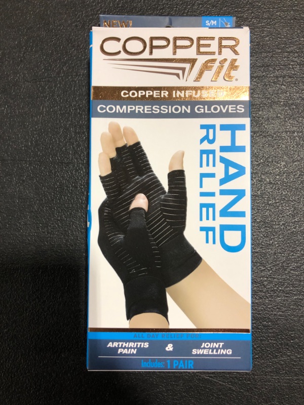 Photo 2 of Copper Fit Unisex Hand Relief Compression Gloves Black Small / Medium. 