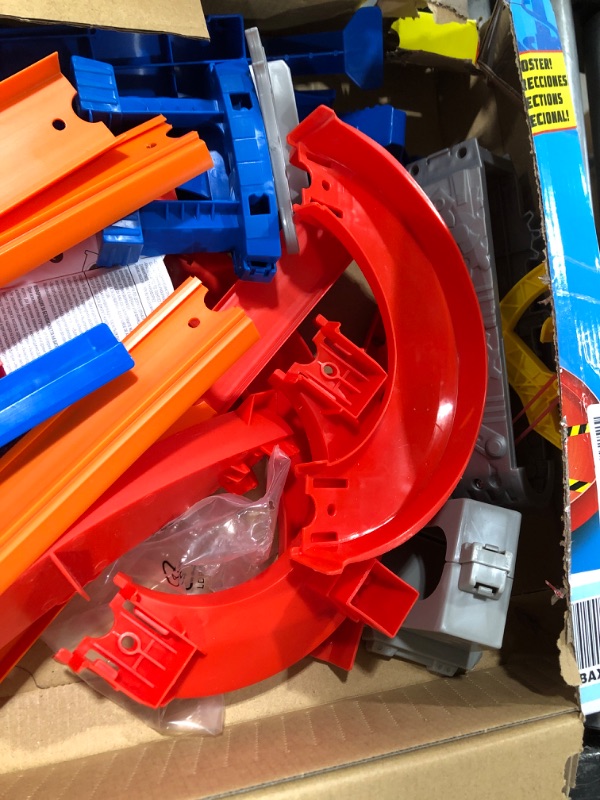 Photo 3 of Hot Wheels Track Builder Total Turbo Takeover Track Set, Motorized Playset with Loops & Stunts, Includes 1 Hot Wheels Die-Cast Car, Toy for Kids 6 to 12 Years Old [Amazon Exclusive]