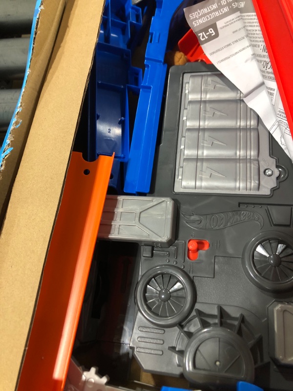 Photo 4 of Hot Wheels Track Builder Total Turbo Takeover Track Set, Motorized Playset with Loops & Stunts, Includes 1 Hot Wheels Die-Cast Car, Toy for Kids 6 to 12 Years Old [Amazon Exclusive]