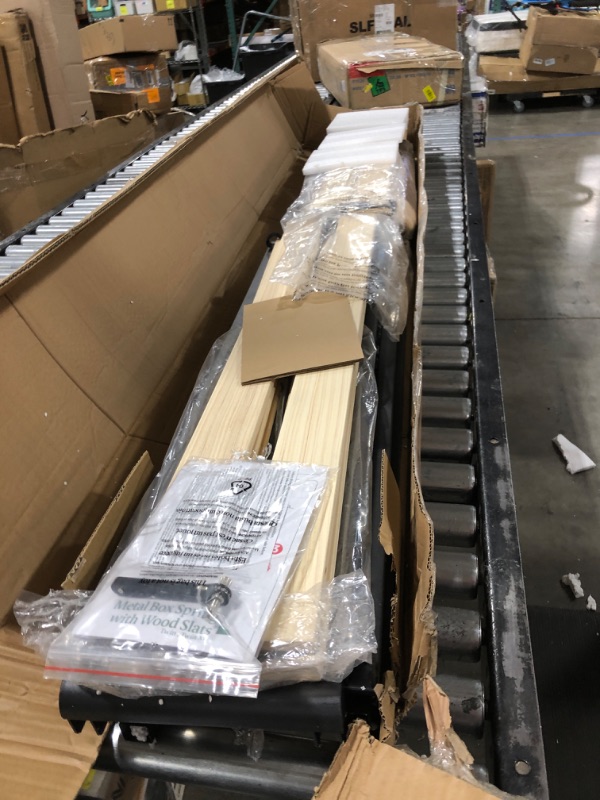 Photo 1 of ZINUS Metal Box Spring with Wood Slats /9 Inch Mattress Foundation / Sturdy Steel Structure / Easy Assembly, Twin Twin 9 Inch Smart Box Spring