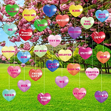 Photo 1 of 30 Pcs Valentine's Day Heart Hanging Ornaments Valentine's Outdoor Decoration Yard Sign Lawn Decoration Valentine's Heart Garland Indoor Decor for Tree Window Porch Wedding Party Supplies
