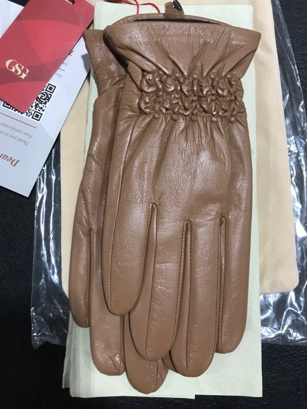 Photo 1 of WOMEN'S LEATHER GLOVES. LIGHT BROWN. SIZE 7.5