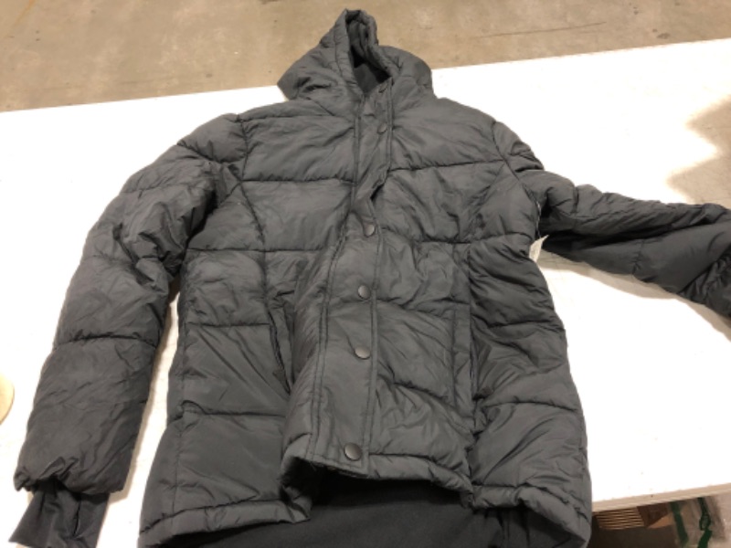 Photo 1 of Amazon Essentials Women's Heavyweight Long-Sleeve Hooded Puffer Coat SIZE  Large Black