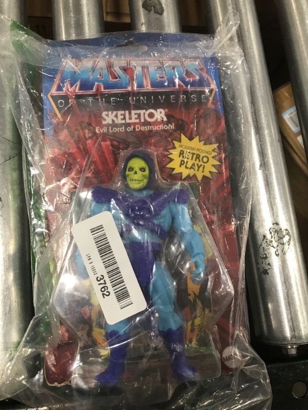 Photo 2 of Masters of the Universe Origins Skeletor Action Figure, Battle Character for Storytelling Play and Display, Gift for 6 to 10 Year Olds and Adult Collectors Vintage Head Skeleto