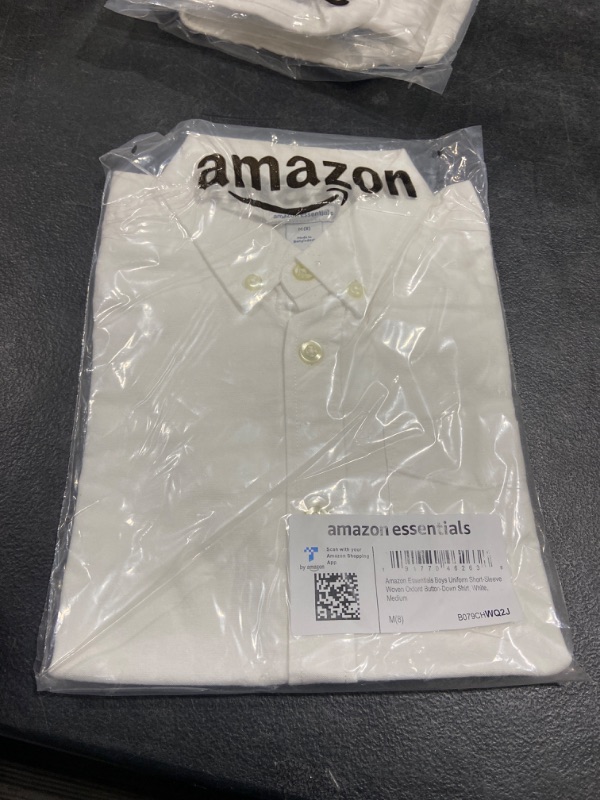 Photo 2 of Amazon Essentials Boys' Uniform Short-Sleeve Woven Oxford Button-Down Shirt Medium White