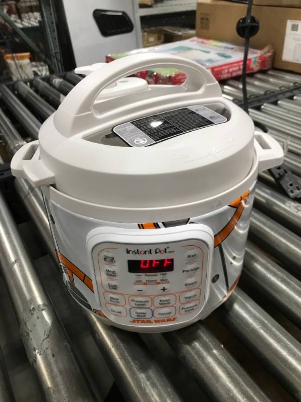 Photo 2 of Instant Pot 110-0033-01 3Qt Star Wars Duo Mini 3-Qt. Pressure Cooker, White-BB-8
