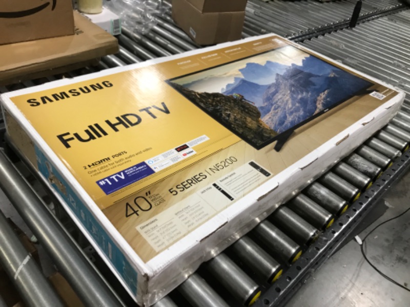 Photo 6 of SAMSUNG 40-inch Class LED Smart FHD TV 1080P (UN40N5200AFXZA, 2019 Model)