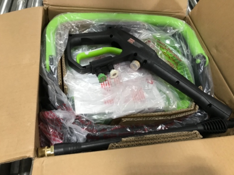 Photo 2 of  Greenworks - 800 PSI 40-Volt Cordless Bucket Pressure Washer (4.0Ah Battery and Charger Included) - Black/Green 