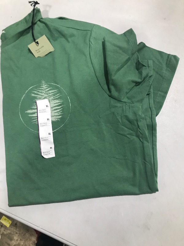 Photo 2 of .Men's Short Sleeve Graphic T-Shirt - Goodfellow & Co™
SIZE-XL
