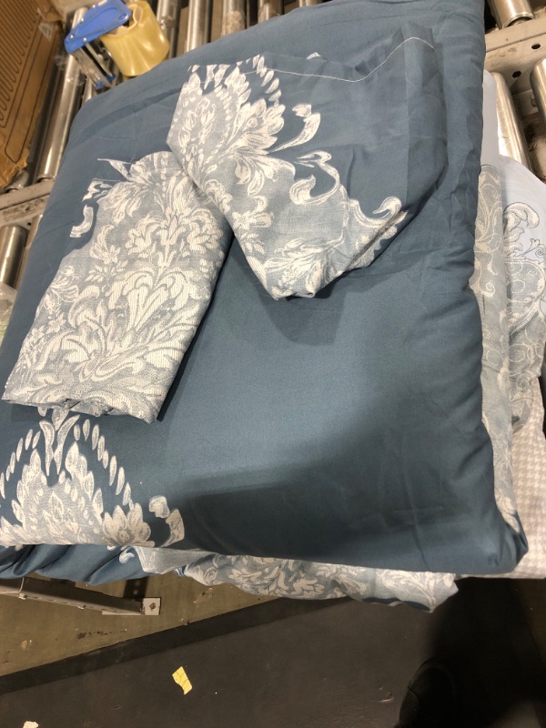 Photo 1 of 3 PIECE SET-COMFORTER 
SIZE-FULL