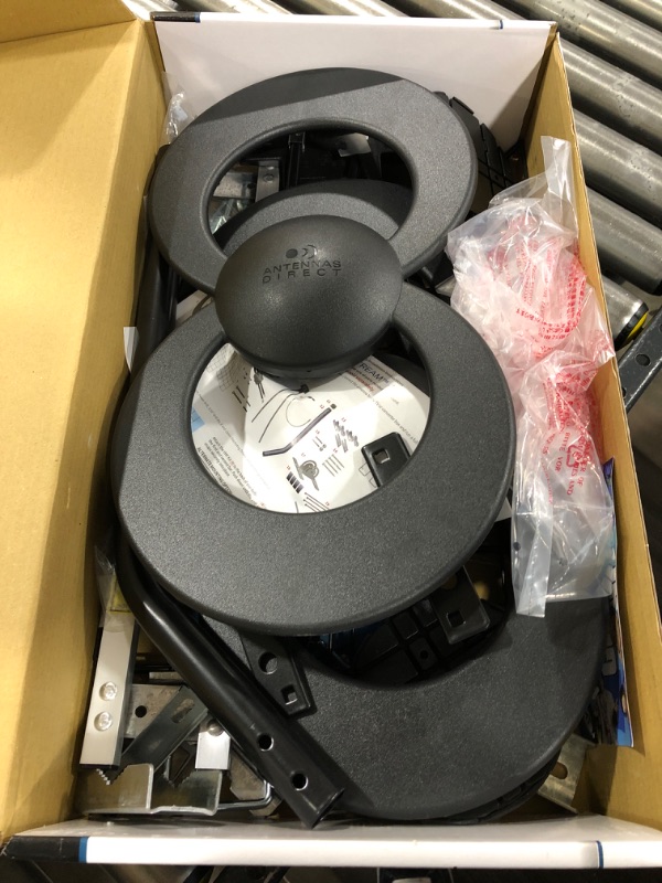 Photo 1 of Antennas Direct ClearStream 4V Indoor Outdoor UHF VHF HDTV Antenna 70-Mile Range Includes 20-in Mast with Pivoting Base and Adjustable Mounting Hard

