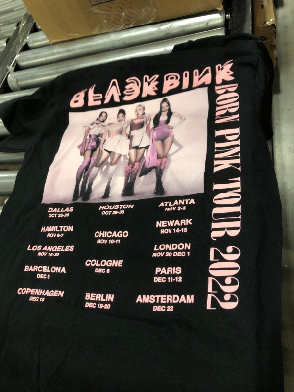 Photo 2 of BORN PINK TOUR SHIRT SIZE S