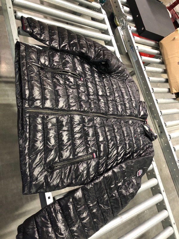 Photo 4 of Tommy Hilfiger Men's Water Resistant Ultra Loft Down Alternative Puffer Jacket Large Black Wet Look
Large size