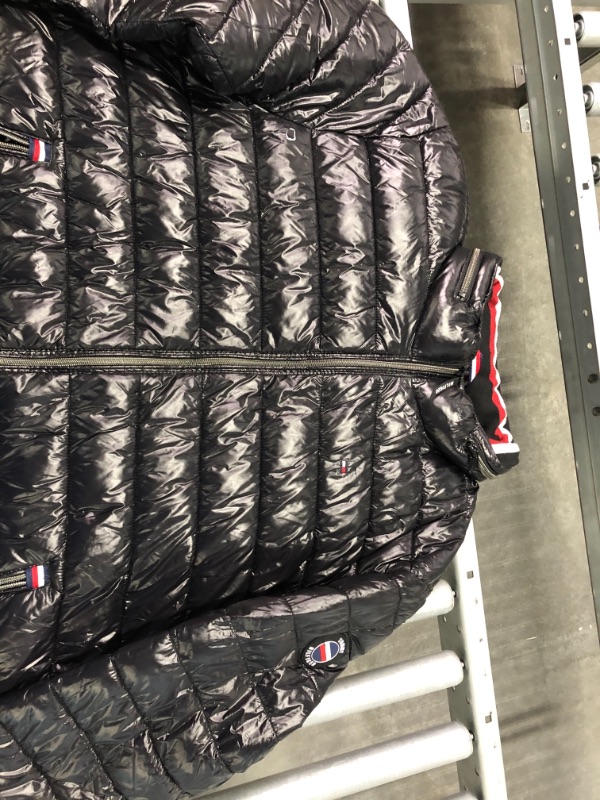 Photo 2 of Tommy Hilfiger Men's Water Resistant Ultra Loft Down Alternative Puffer Jacket Large Black Wet Look
Large size