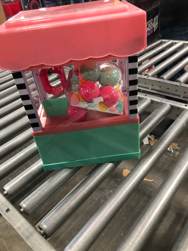 Photo 4 of L.O.L. Surprise! Minis Claw Machine Playset with 5 Surprises with Lights & Exclusive LOL Mini Family, Holiday Toy Great Gift for Kids Girls Boys Ages 4 5 6+ Years Old & Collectors