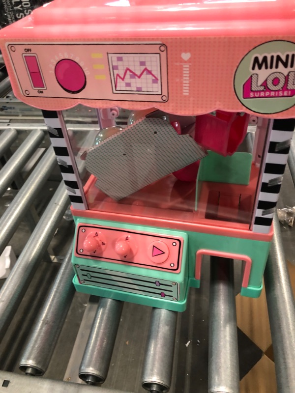 Photo 7 of L.O.L. Surprise! Minis Claw Machine Playset with 5 Surprises with Lights & Exclusive LOL Mini Family, Holiday Toy Great Gift for Kids Girls Boys Ages 4 5 6+ Years Old & Collectors