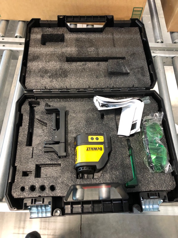 Photo 1 of DEWALT Level, Cross Line Laser, Green