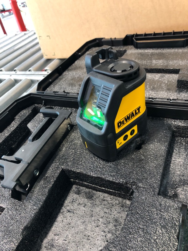 Photo 4 of DEWALT Level, Cross Line Laser, Green