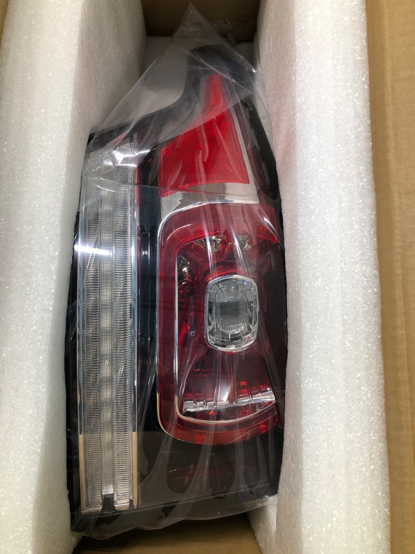 Photo 2 of Clidr LED Tail Light for Range Rover Sport L494 2014 2015 2016 2017 Driver Side Clear Rear Lamp Brake Light LR061589-B(Left)