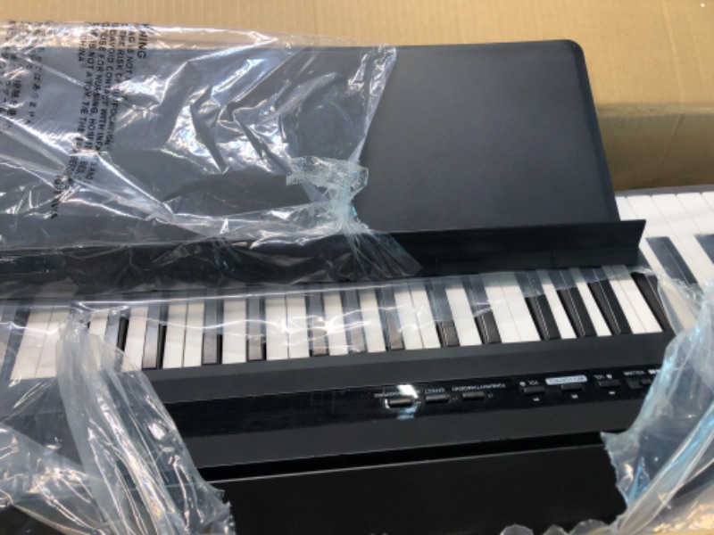 Photo 4 of Donner DEP-10 Digital Piano 88 Key HALF-Weighted,HAMMER KEYS POLYPHONY:128 DOUBLE EARPHONE