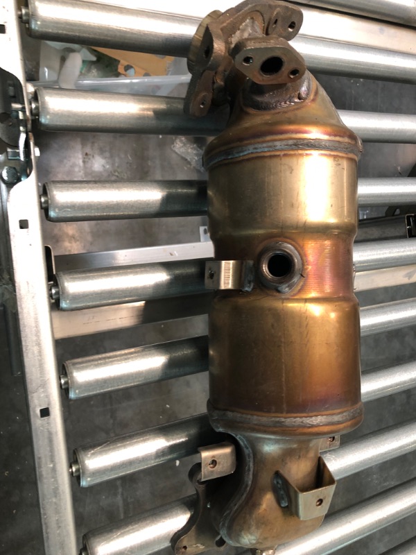Photo 1 of Exhaust Catalytic Converter Fits For Honda Civic 2-Door 4-Door 1.8L