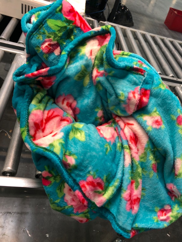 Photo 4 of Betsey Johnson | Fleece Collection | Blanket - Ultra Soft & Cozy Plush Fleece, Lightweight & Warm, Perfect for Bed or Couch, Queen, Bouquet Day Queen Bouquet Day