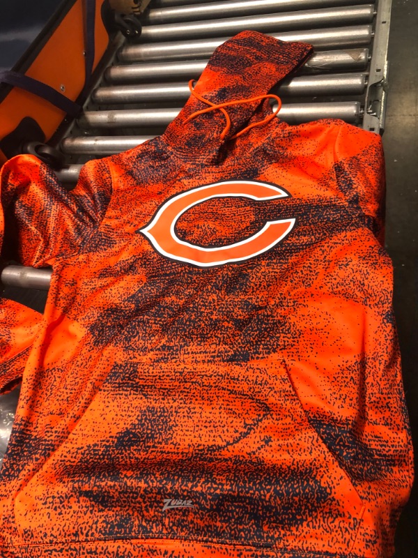 Photo 5 of Zubaz Men's NFL Static Waves With Team Primary Logo Pullover Hoodie Chicago Bears Small