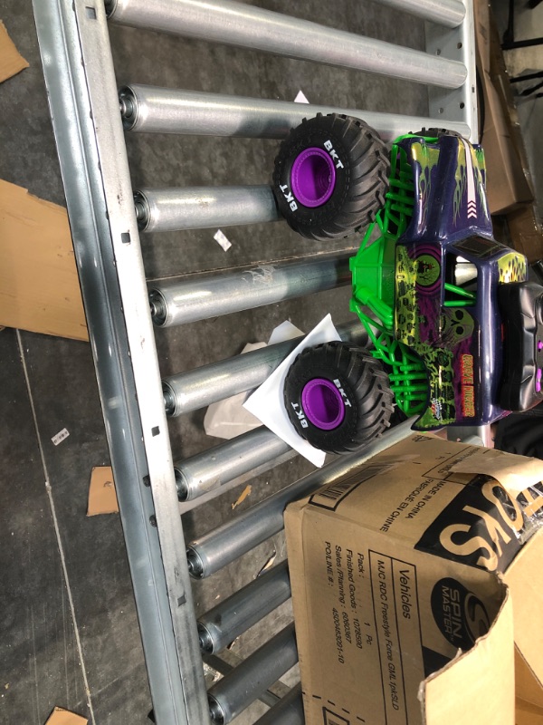 Photo 2 of Monster Jam, Official Grave Digger Freestyle Force, Remote Control Car, Monster Truck Toys for Boys Kids and Adults, 1:15 Scale