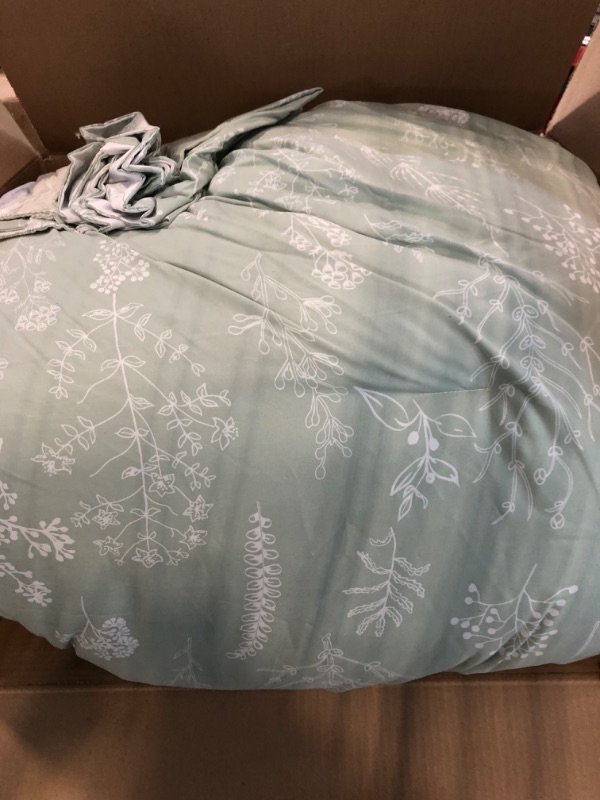 Photo 3 of Bedsure Queen Size Comforter Sets - Sage Green Comforter Set Reversible Floral Bedding Comforter Sets, 3 Pieces Cute Flowers Botanical Soft Bed Set with 2 Pillow Shams Queen Sage Green