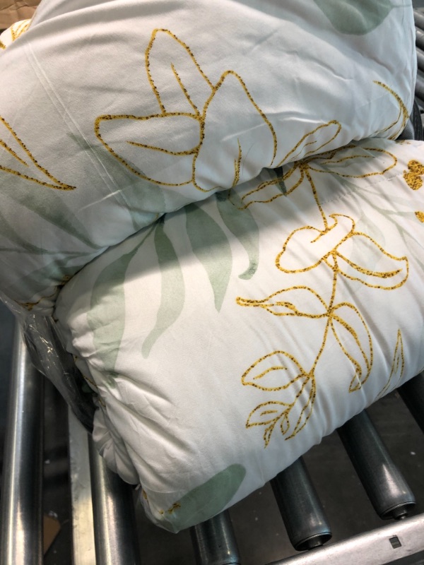 Photo 1 of WONGS BEDDING WHITE GREEN GOLD BEDDING -- SIZING APPROX TWIN/TWIN XL 