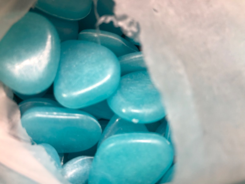 Photo 1 of Glow in The Dark Pebbles 500pcs Glow Stones Rocks Luminous Pebbles for Fish Tank Outdoor Decor Garden Lawn Yard Aquarium Walkway 500pcs Blue