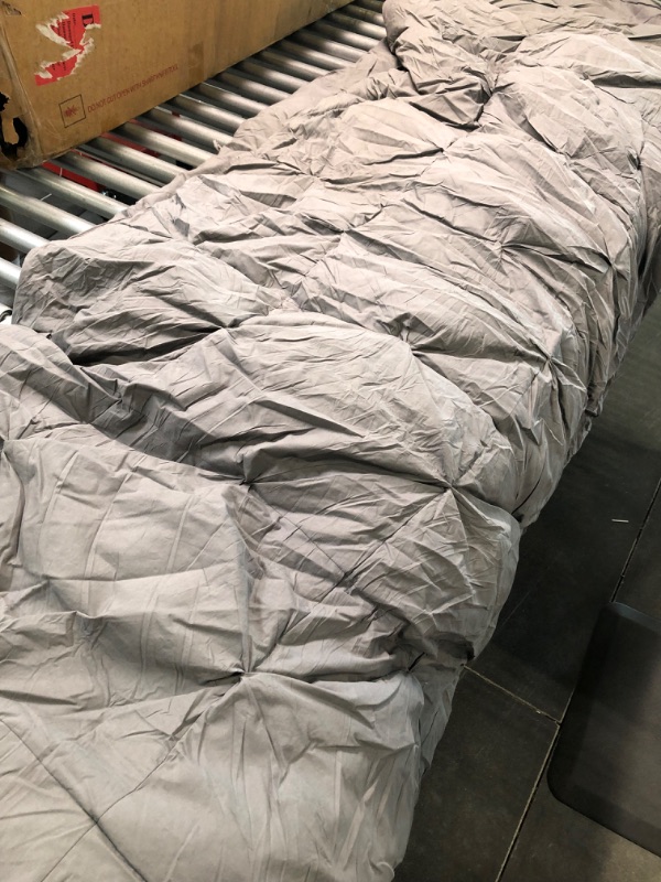 Photo 3 of Bedsure Duvet 106in x 90in comforter Dark Grey - All Season Quilted Down Alternative Comforter, Mashine Washable Bedding Comforter