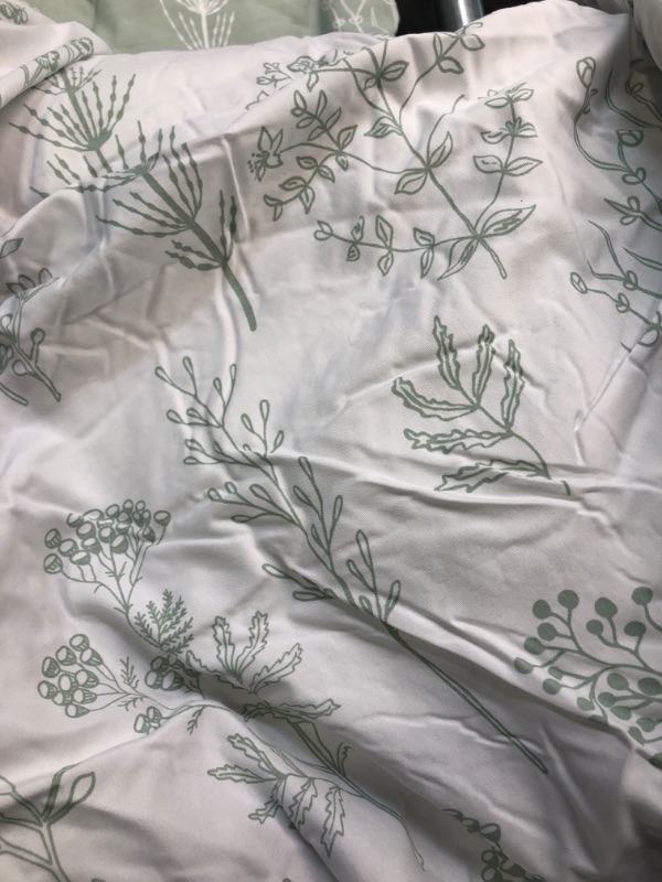 Photo 5 of Bedsure Queen Comforter Set - Sage Green Comforter, Cute Floral Bedding Comforter Sets for Women, 3 Pieces, 1 Soft Reversible Botanical Flowers Spring Comforter and 2 Pillow Shams